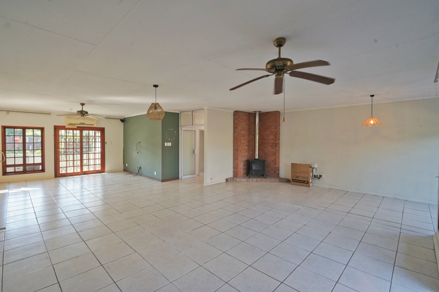 4 Bedroom Property for Sale in Cove Rock Eastern Cape